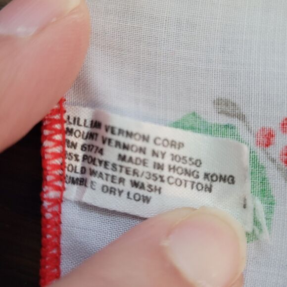 Lillian Vernon Christmas 4 pc Lot Holly Hankerchief 8" x 8" Vintage Hong Kong - Picture 3 of 6